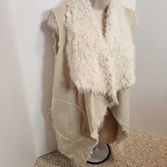 🌼Altar'd State Shearling and Faux Suede Beige Vest with Pockets Size Small - Picture 4 of 11